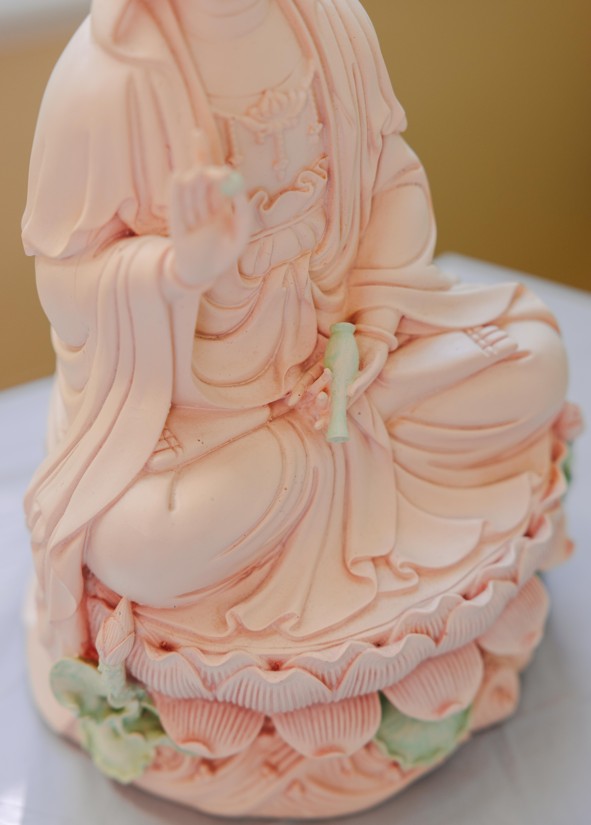 Seated Guanyin Bodhisattva Statue