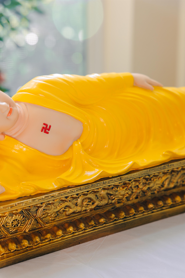 Nirvana Buddha Statue