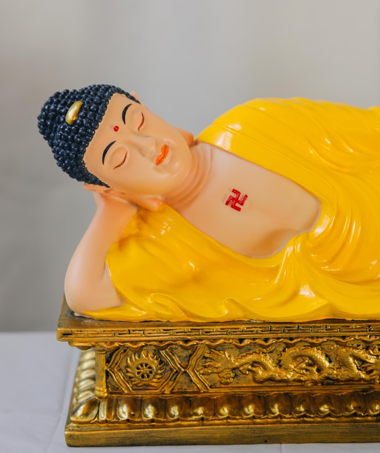 Nirvana Buddha Statue