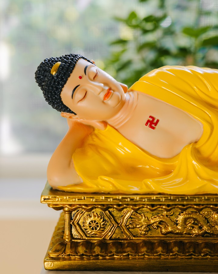 Nirvana Buddha Statue