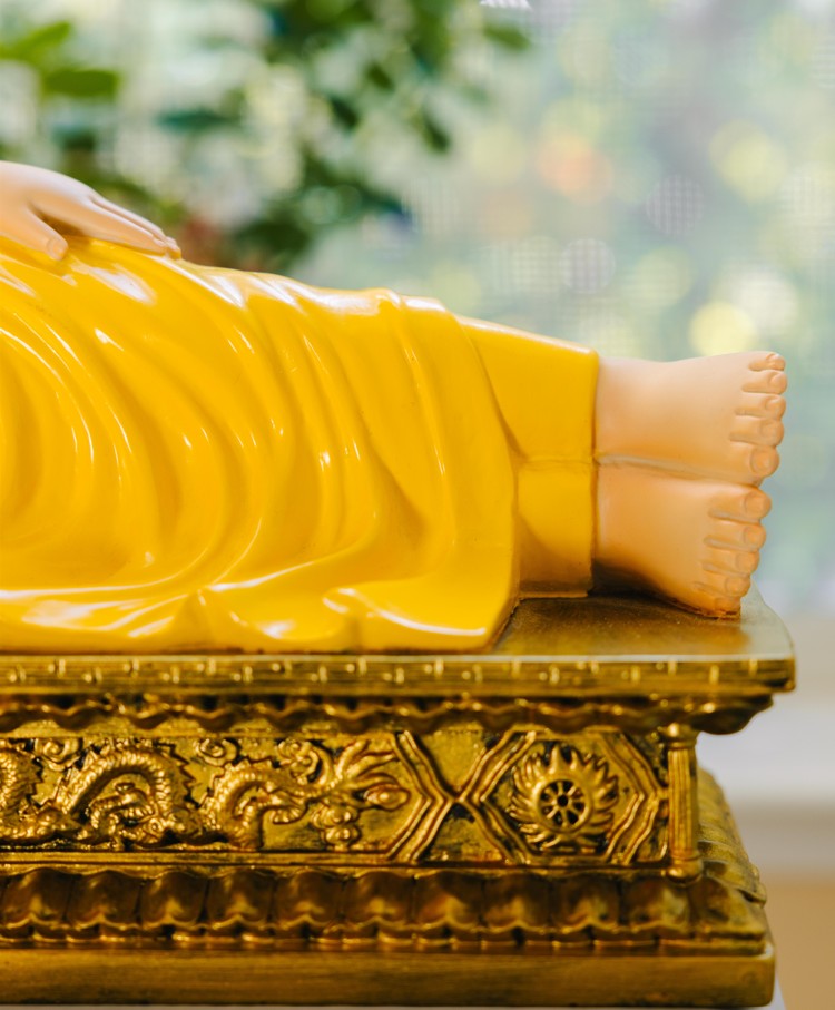 Nirvana Buddha Statue