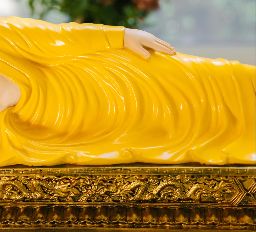 Nirvana Buddha Statue