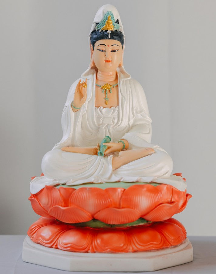 Graceful Seated Guanyin Bodhisattva Statue