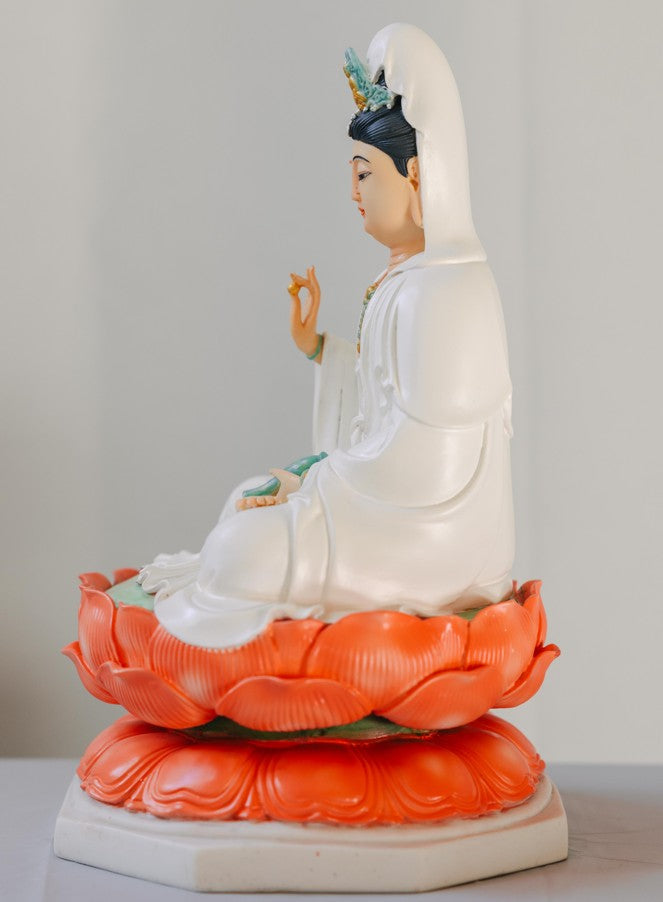 Graceful Seated Guanyin Bodhisattva Statue