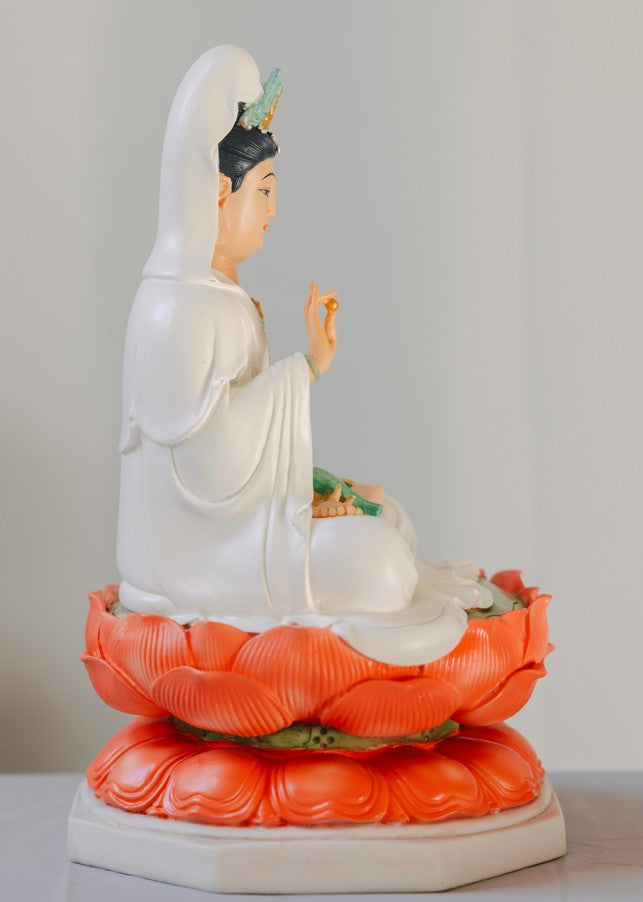 Graceful Seated Guanyin Bodhisattva Statue