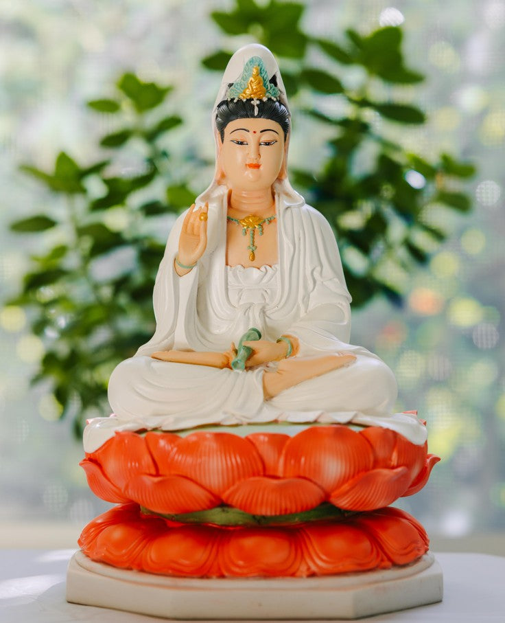 Graceful Seated Guanyin Bodhisattva Statue