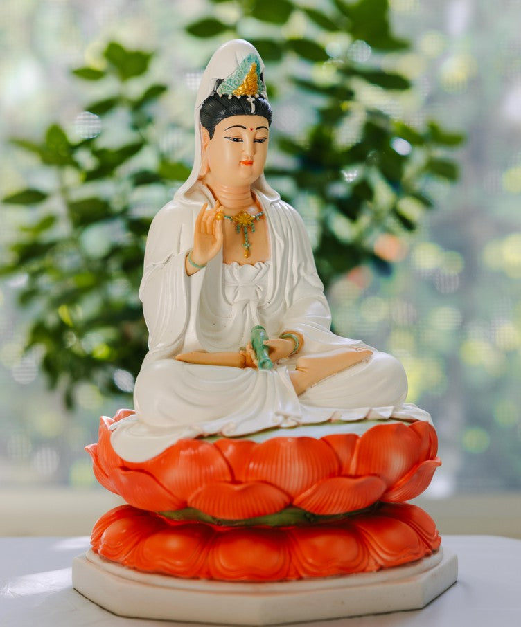 Graceful Seated Guanyin Bodhisattva Statue