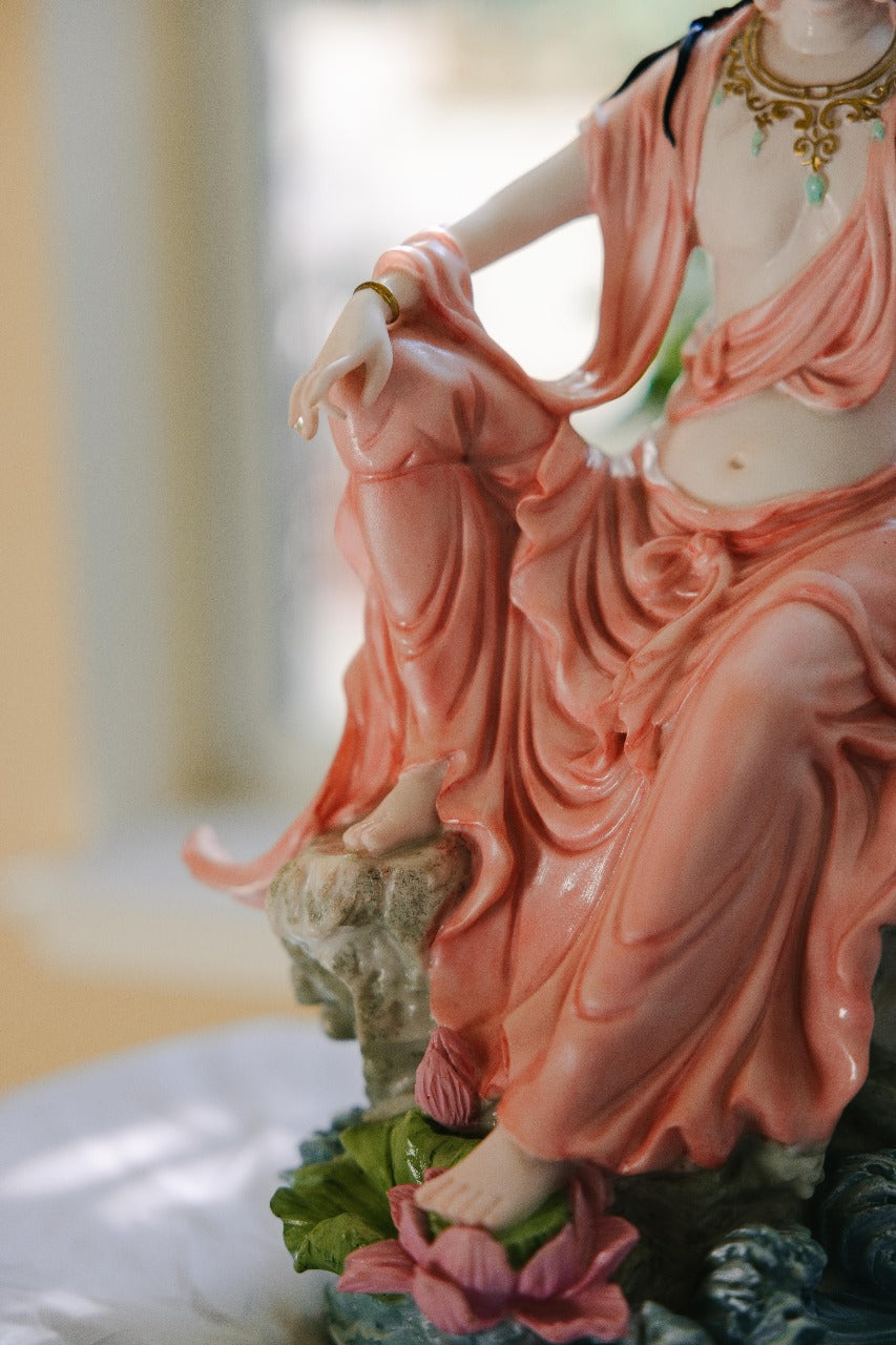 Peaceful Seating Guanyin Bodhisattva