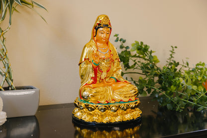 Golden Guanyin Buddha Statue
