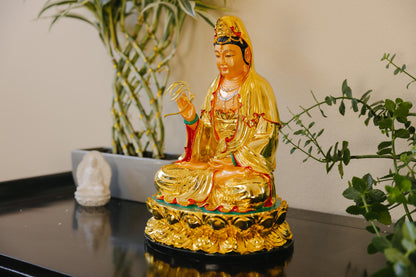 Golden Guanyin Buddha Statue