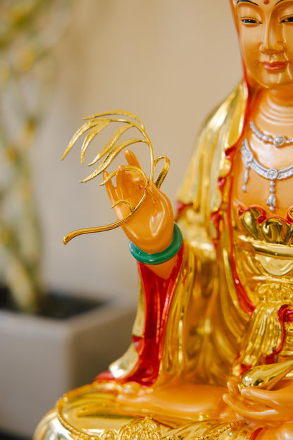 Golden Guanyin Buddha Statue