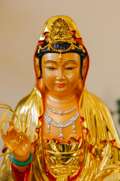 Golden Guanyin Buddha Statue