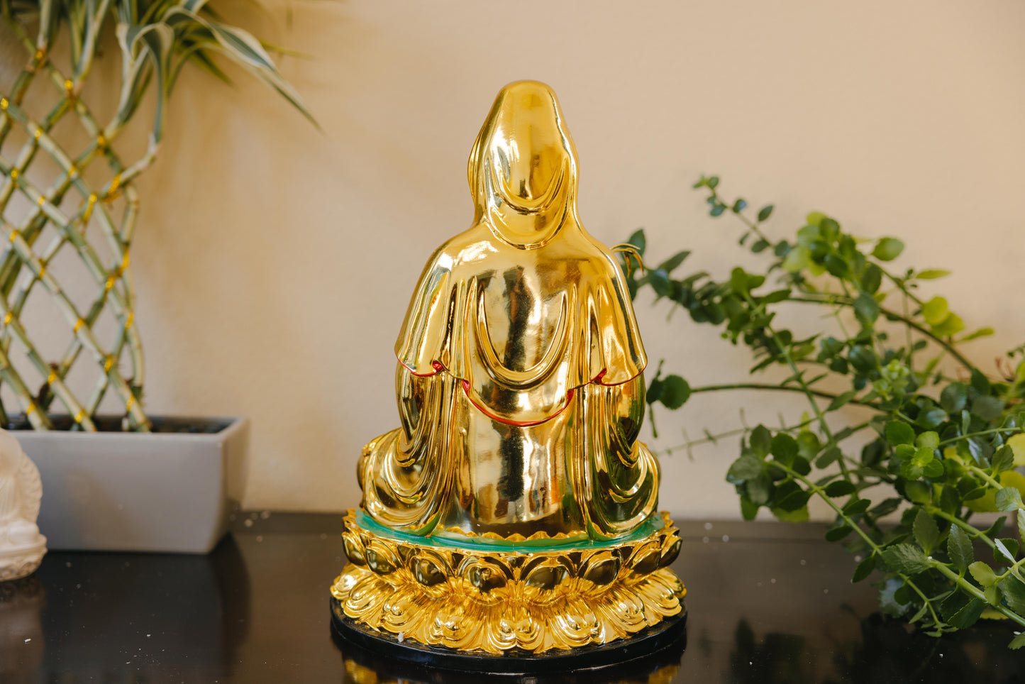 Golden Guanyin Buddha Statue