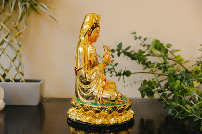 Golden Guanyin Buddha Statue