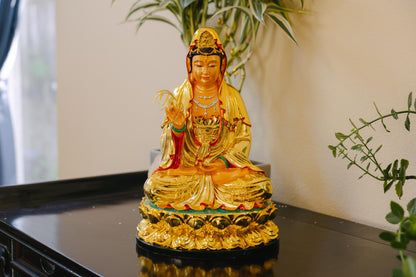 Golden Guanyin Buddha Statue