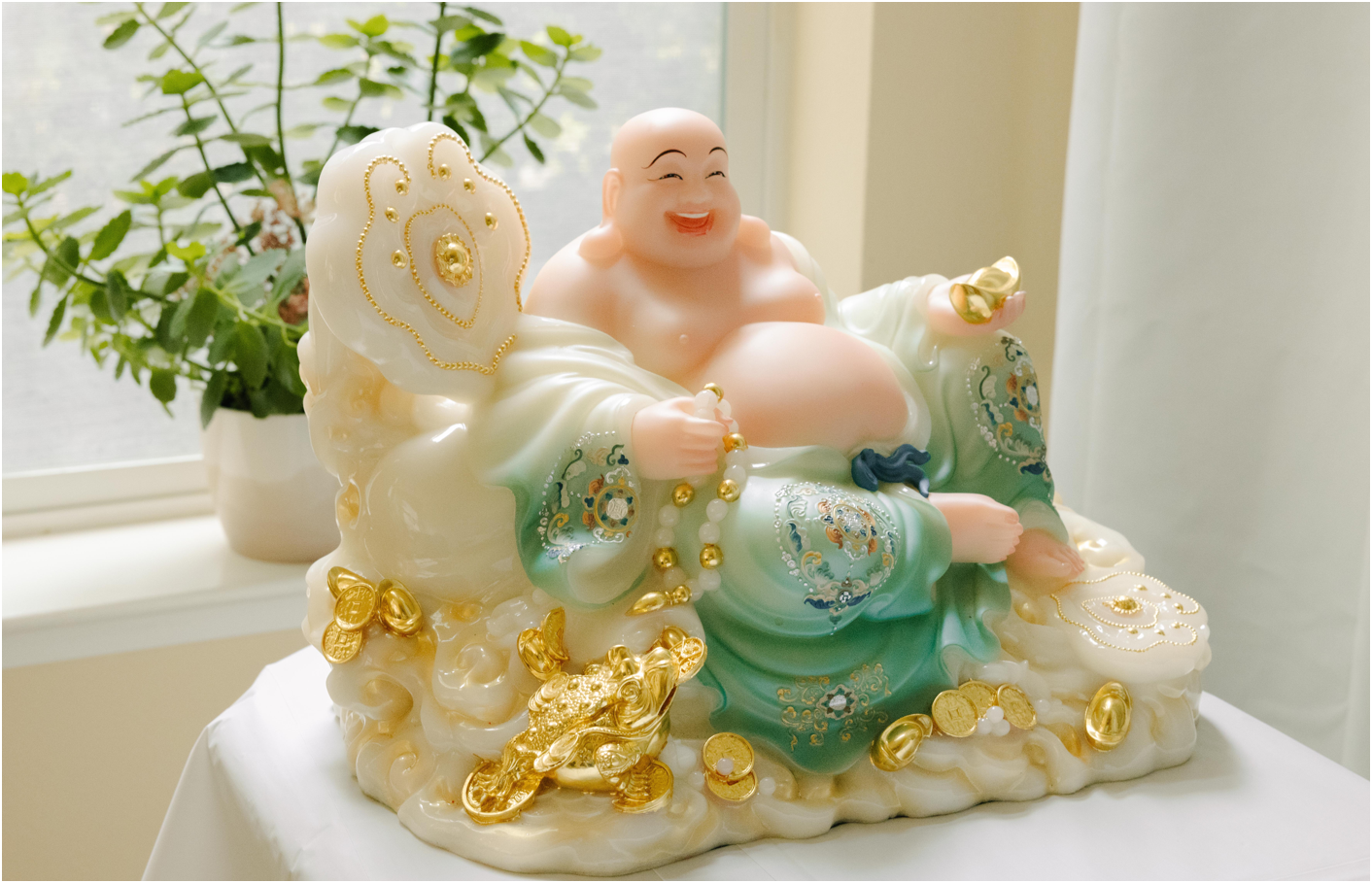 Laughing Buddha Statue